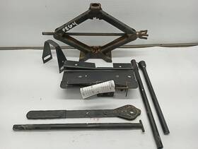Jeep 564.am8193 1993 Wrangler Fender Mounted Jack And Tools 12483238