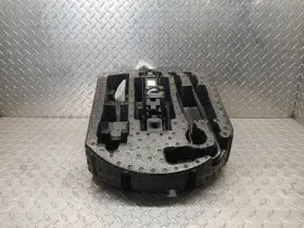 564.am8318 Jeep 11-22 Grand Cherokee Jack&tools With Foam Tray Oem