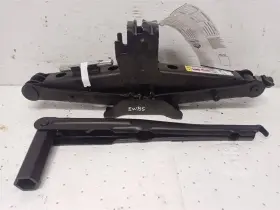 564.am8516 Jeep Scissor Jack And Tool From 2016 Cherokee Oem 10896040