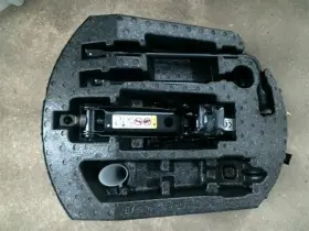 1040170341 Jeep 564.am8717 Grandcher 2017 Jack No Foam Tray Spare Tire