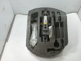 564.am8720 Jeep Scissor Jack With Tools From 2020 Grand Cherokee 11805432