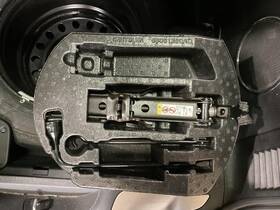 Jeep 68061390ad 2012 Grand Cherokee Jack And Tools Kit With Foam Insert Id