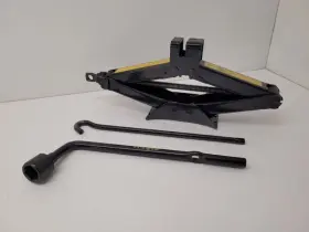 091101m100 Kia 2010 11 12 2013 Forte Jack W Tools 10-13