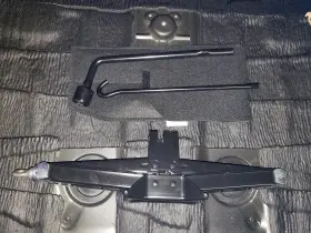 09130p1100 Kia 2023 Sportage Oem Jack With Lug Wrench Only