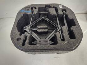 Kia 564.ki1v25 2025 K5 Spare Tire Scissor Jack With Tools And Storage Foam