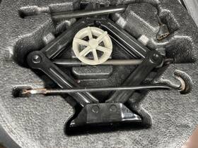 Kia 695.ki1o16 Emergency Roadside Tools Toolkit Jack Lugwrench Optimakia 2016 1024899