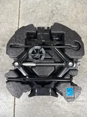 91102k000 Kia 2010 - 2013 Soul Jack And Tool Kit Complete As Pictured Oem