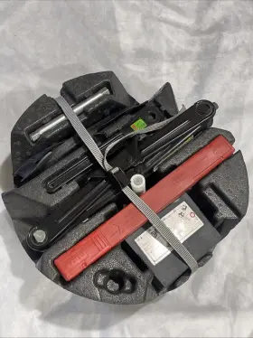 4ml012021 Lamborghini 2018 2109 Urus Variante Oem Emergency Spare Tire Jack Tool Kit