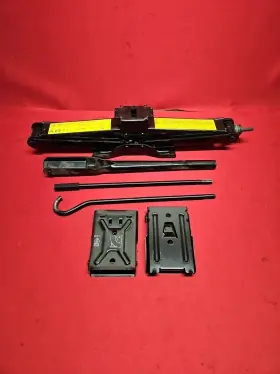 5h32-17080-bb Land Rover 2005 - 2013 Range 05-16 Lr Emergency Tire Scissor Jack And Chock Set