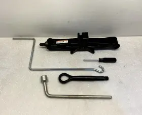 Po16 Lexus 14-24 2014-2024 Is250 Is350 Emergency Spare Tire Jack And Tool Kit Set