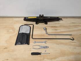 Lexus 564.le1203 2003 Rx300 Emergency Roadside Spare Tire Jack And Tool Kit Set