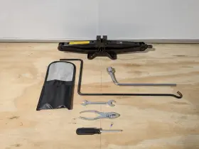 564.le1203 Lexus 2003 Rx300 Emergency Roadside Spare Tire Jack And Tool Kit Set