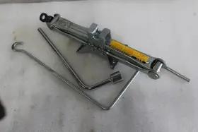 564.le1k01 Lexus 2001 2002 2003 2004 2005 Is300 Spare Tire Jack And Tools
