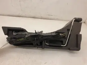 564.le1w03 Lexus 2003 Ls430 Jack With Tool Kit