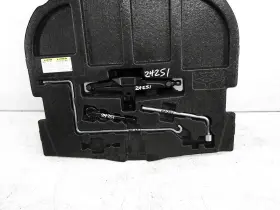 64779-06090 Lexus 2016-2018 Es350 Storage Compartment Spare Jack And Tool Set
