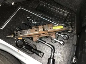 695.le1i04 Lexus 2004 Es330 Emergency Roadside Tools Toolkit Jack Lugwrench 904417 695.le1i04 Lexus 2004 Es330 Emergency Roadside Tools Toolkit Jack Lugwrench 904417