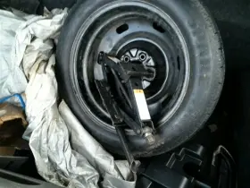 564.fd2u05 Lincoln Town Car 2005 Jack 32099311 No Foam Tray Spare Tire