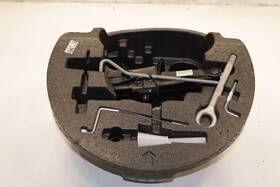 Maserati 564.ma1v16 14-19 Ghibli S Q4 3.0l Lift Jack And Tool Kit With Foam Holder Container