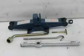 564.mz1492 Mazda 1989 1990 1991 1992 1993 1994 1995 Mpv Van Spare Tire Jack Tools