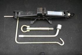Mazda 564.mz1k05 Jack Fits 2005 3 1756352