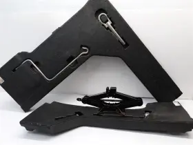 564.mz1k13 Mazda 10-13 3 Jack/tools With Foam Storage