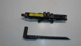 564.mz1s05 Mazda Jack And Tool Kit Fits 03-08 6 593964