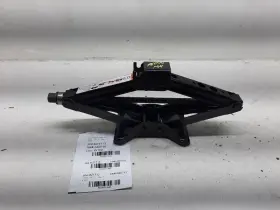 564.mz1t13 Mazda 6 2013 Jack 601445