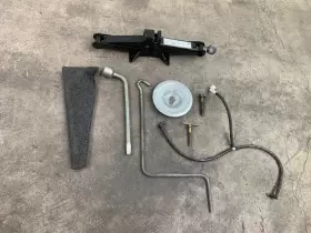 6771-m Mazda 1999-2005 Miata Oem Spare Tire Scissor Jack Lug Wrench Tool Kit Nb 99-05