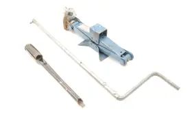 695.mz1892 Mazda 91-93 B-2600 Jack With Tools