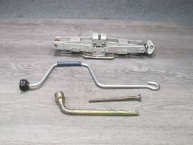 Mazda Fb0137790 86-91 Rx7 Fc3s Emergency Spare Tire Lift Jack Wrench Tool Kit Set Oem