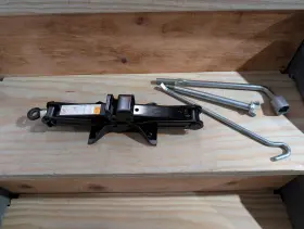 Ga5r-37-790d Mazda Oem 2021 3 Spare Floor Jack Used