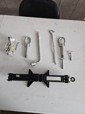 Mazda Truck Lc6237790a 07-12 2008 Cx7 Emergency Spare Tire Jack Kit Assembly Lug Wrench Tool