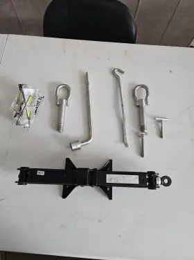 Lc6237790a Mazda Truck 07-12 2008 Cx7 Emergency Spare Tire Jack Kit Assembly Lug Wrench Tool