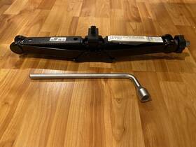 Mercedes-benz 255827238037 Original Scissor Jack And Lug Wrench A2475800200 Glc 300 Gl Gle