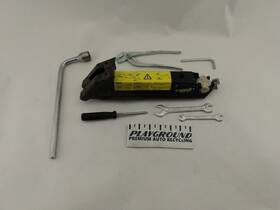 Mercedes-benz 564.mb1b01 Slk320 R170 Emergency Spare Tire Jack And Tool Kit Fits 1997-2004 97 98