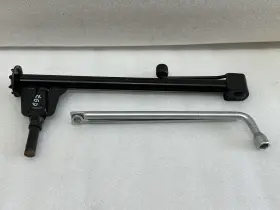564.mb1x95 Mercedes-benz 1995 1996 1997 1998 1999 S500 S600 S420 W140 Spare Tire Jack Wrench