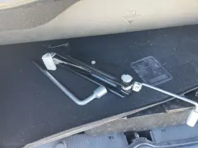 695.mb1a08 Mercedes-benz Emergency Roadside Tools Toolkit Jack Lugwrench Clk320 2008 984322