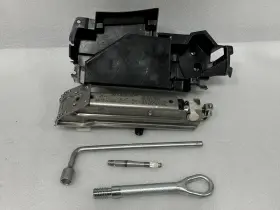 695.mb1r10 Mercedes-benz 2010 2011 2012 2013 2014 2015 2016 E350 E550 W212 Spare Tire Jack Tools 695.mb1r10 Mercedes-benz 2010 2011 2012 2013 2014 2015 2016 E350 E550 W212 Spare Tire Jack Tools