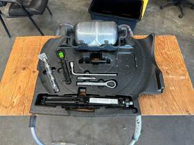 Mercedes-benz A-166-899-0600 2017-2019 Mercedes-benz Gle43 Amg Emergency Spare Tire Jack Tool Kit With Foam Oem