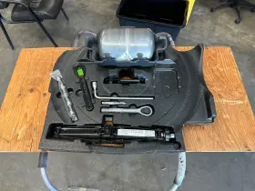 A-166-899-0600 Mercedes-benz 2017-2019 Gle43 Amg Emergency Spare Tire Jack Tool Kit With Foam Oem
