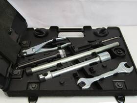 Mitsubishi Mr402260 2001 Montero Emergency Tool Kit And Jack Stowage Door Oem
