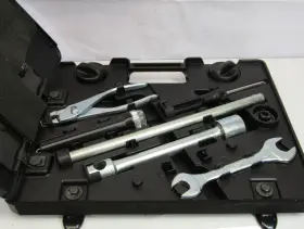 Mr402260 Mitsubishi 2001 Montero Emergency Tool Kit And Jack Stowage Door Oem