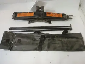 564.da1706 Nissan 2006 Titan Spare Tire Jack With Tools 11521650