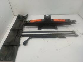 Nissan 564.da1715 2015 Titan Spare Tire Jack With Tools 12063416