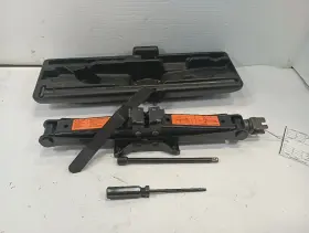 564.da1808 Nissan 2008 Xterra Spare Tire Jack With Tools 12137751 564.da1808 Nissan 2008 Xterra Spare Tire Jack With Tools 12137751