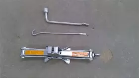 564.da1e14 Nissan Jack And Tools Factory Kit Fits Rogueold 2014