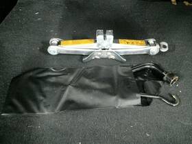 Nissan 564.da1h11 Versa 2011 Jack 104855215