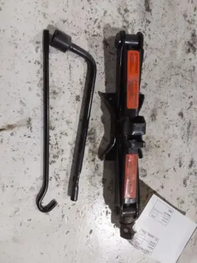 564.da1i19 Nissan 2013-2019 Sentra Scissor Jack Kit With Tools 13 14 15 16 17 18 19 Oem