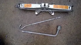 564.da1v03 Nissan 350z 2003 Jack 311080
