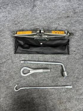 Nissan 695.da1v08 2007-2009 350z Vert Vq35hr Jack With Lug Wrench And Tools